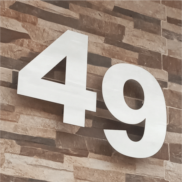 numeros flotantes en acero